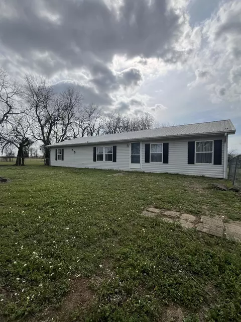 3325 SW Center Rd, Columbus, KS 66725