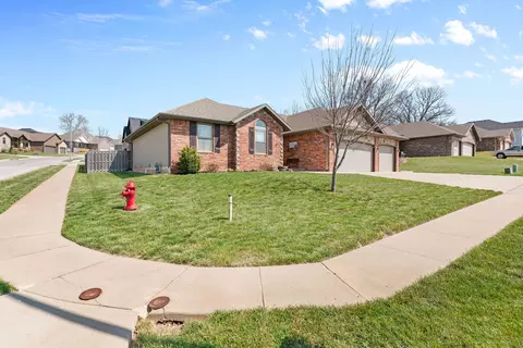 955 E Lakota St, Nixa, MO 65714 photo 4