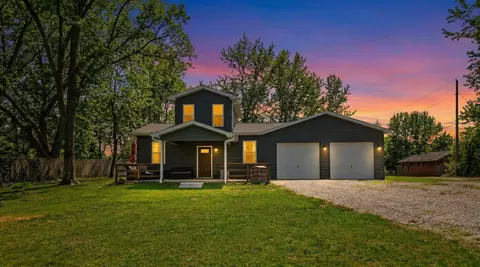 402 E 6th St, Willow Springs, MO 65793