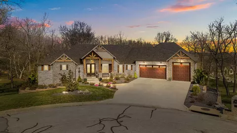 909 W Rufina Ct, Nixa, MO 65714