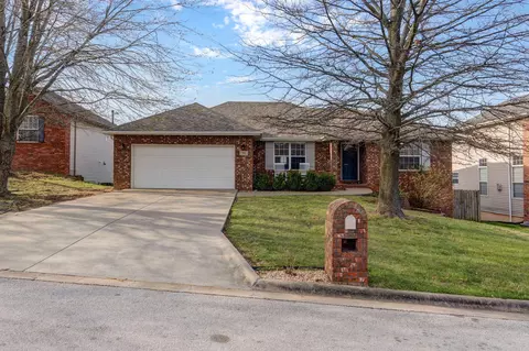 704 E Placer Mill Rd, Nixa, MO 65714