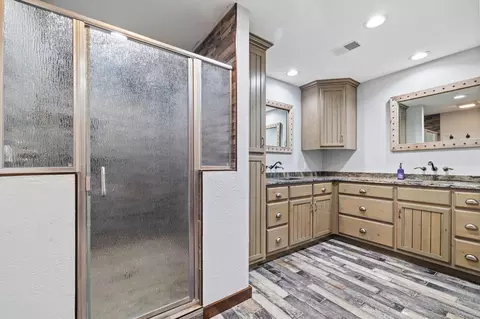 Bath - 103 Rustic Ridge Dr, Shell Knob, MO 65747 photo 5 of 8