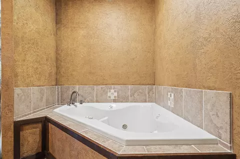 Bath - 103 Rustic Ridge Dr, Shell Knob, MO 65747 photo 2 of 8