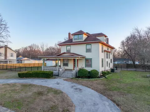 501 E Walker St, Ash Grove, MO 65604