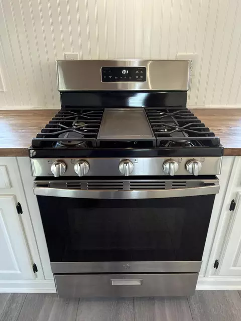 Kitchen - 2731 County Road 250, Thayer, MO 65791 photo 7 of 8