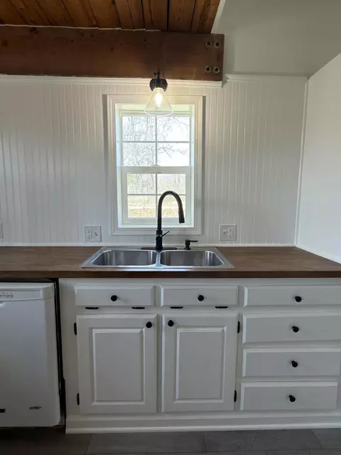 Kitchen - 2731 County Road 250, Thayer, MO 65791 photo 3 of 8
