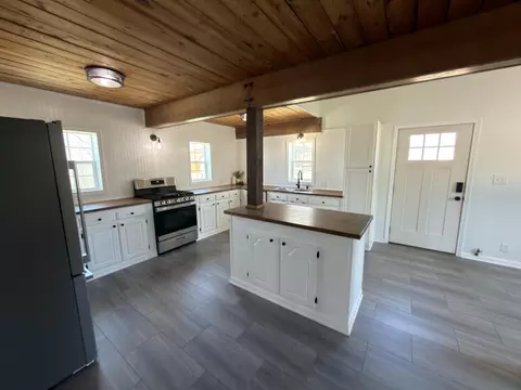 Kitchen - 2731 County Road 250, Thayer, MO 65791 photo 5 of 8