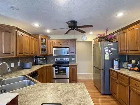 Kitchen - 3207 W Aussie Ct, Springfield, MO 65810 photo 3 of 3