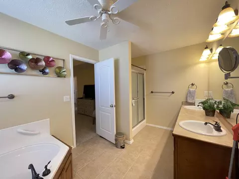 Bath - 3207 W Aussie Ct, Springfield, MO 65810 photo 1 of 4