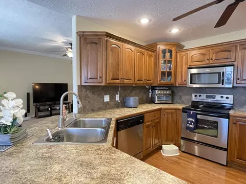 Kitchen - 3207 W Aussie Ct, Springfield, MO 65810 photo 2 of 3