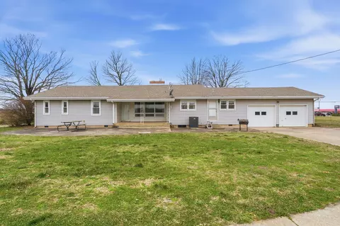 Exterior - 3916 S Springfield Ave, Bolivar, MO 65613 photo 5 of 7