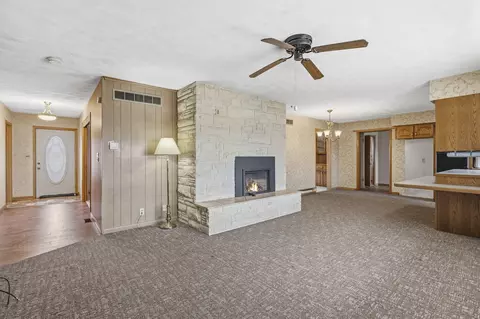 Living - 3916 S Springfield Ave, Bolivar, MO 65613 photo 1 of 3