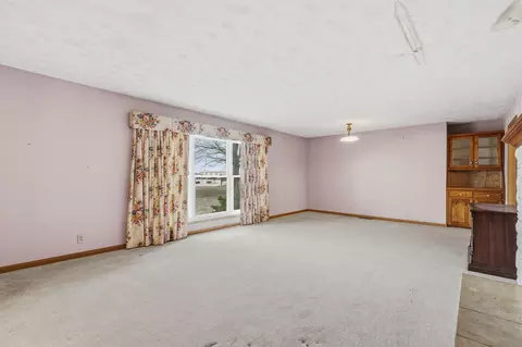 Living - 3916 S Springfield Ave, Bolivar, MO 65613 photo 2 of 3