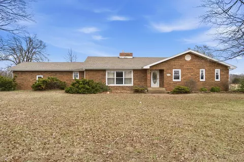 Exterior - 3916 S Springfield Ave, Bolivar, MO 65613 photo 4 of 7