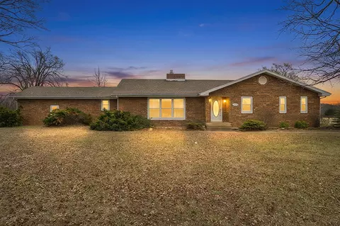 3916 S Springfield Ave, Bolivar, MO 65613