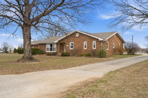 Exterior - 3916 S Springfield Ave, Bolivar, MO 65613 photo 2 of 7