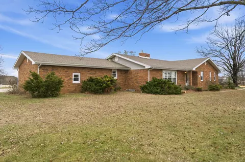 Exterior - 3916 S Springfield Ave, Bolivar, MO 65613 photo 3 of 7