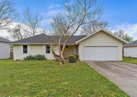 5661 S Dayton Ave, Springfield, MO 65810