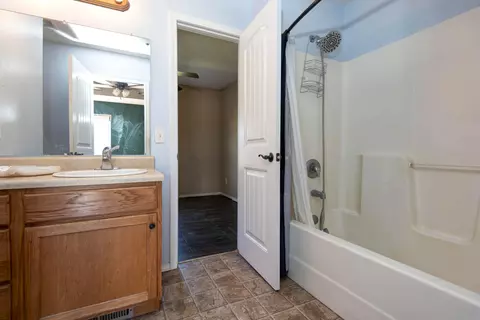 Bath - 194 Lilly Ln, Clever, MO 65631 photo 2 of 3