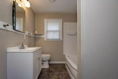 Bath - 4982 S Douglas Dr, Republic, MO 65738 photo 1 of 1