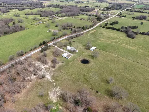 000 Farm Road 2050, Aurora, MO 65605