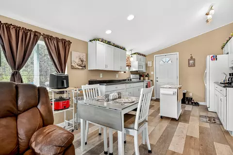 Kitchen - 290 Easy St, Branson, MO 65616 photo 1 of 3