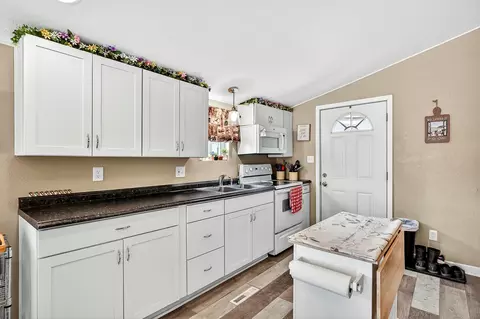 Kitchen - 290 Easy St, Branson, MO 65616 photo 3 of 3