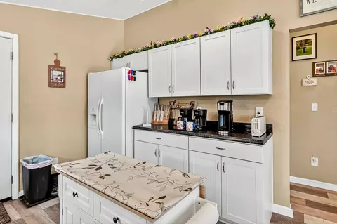 Kitchen - 290 Easy St, Branson, MO 65616 photo 2 of 3
