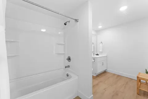 Bath - 403 Veterans Blvd #307, Branson, MO 65616 photo 3 of 4
