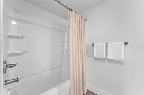 Bath - 403 Veterans Blvd #307, Branson, MO 65616 photo 2 of 4