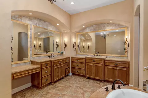 Bath - 3852 San Poppi Ct, Ozark, MO 65721 photo 3 of 8