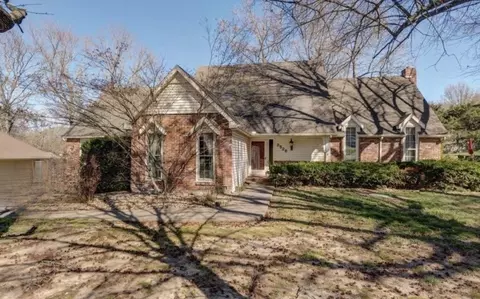 2526 S Camber Ave, Springfield, MO 65809