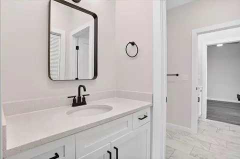 Bath - 3805 E Hutcheson Ave, Springfield, MO 65802 photo 5 of 8