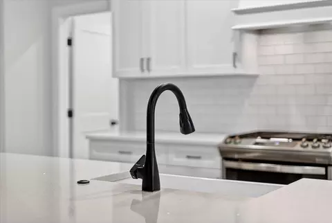 Kitchen - 3805 E Hutcheson Ave, Springfield, MO 65802 photo 8 of 11