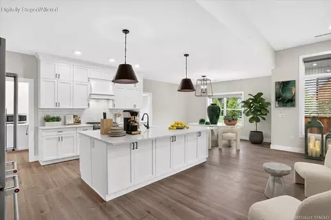 Kitchen - 3805 E Hutcheson Ave, Springfield, MO 65802 photo 2 of 11