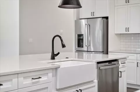 Kitchen - 3805 E Hutcheson Ave, Springfield, MO 65802 photo 9 of 11
