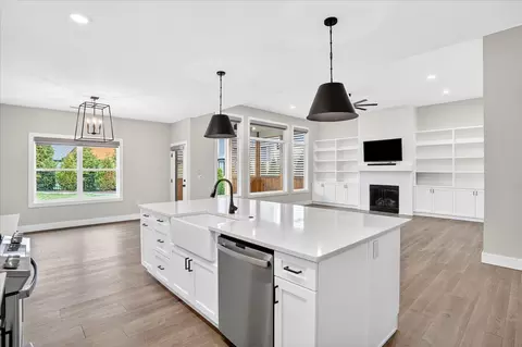 Kitchen - 3805 E Hutcheson Ave, Springfield, MO 65802 photo 1 of 11