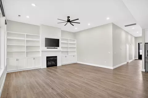 Living - 3805 E Hutcheson Ave, Springfield, MO 65802 photo 3 of 6