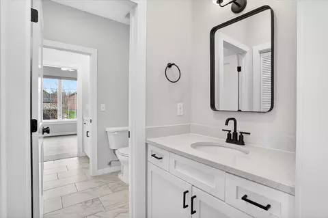 Bath - 3805 E Hutcheson Ave, Springfield, MO 65802 photo 7 of 8