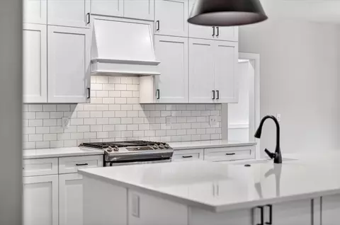 Kitchen - 3805 E Hutcheson Ave, Springfield, MO 65802 photo 3 of 11