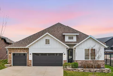 3805 E Hutcheson Ave, Springfield, MO 65802