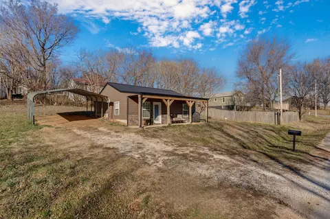 303 S Church St, Stockton, MO 65785