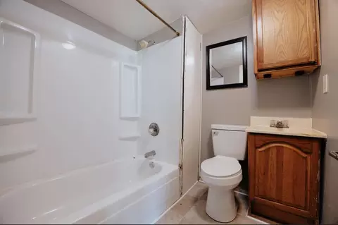 Bath - 712 N Prospect Ave, Springfield, MO 65802 photo 1 of 1