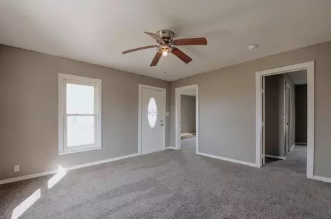 Living - 712 N Prospect Ave, Springfield, MO 65802 photo 2 of 3
