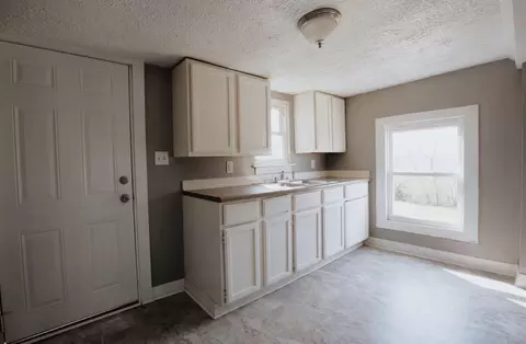 Entry Way - 712 N Prospect Ave, Springfield, MO 65802 photo 2 of 2