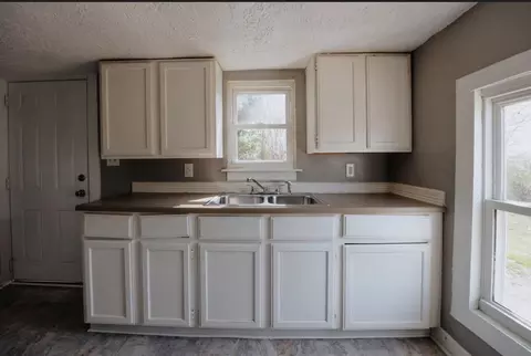 Entry Way - 712 N Prospect Ave, Springfield, MO 65802 photo 1 of 2