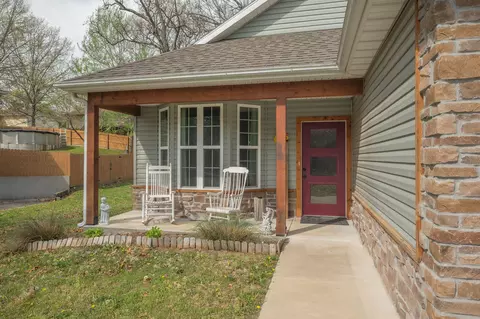 1704 Susan Pl, Neosho, MO 64850