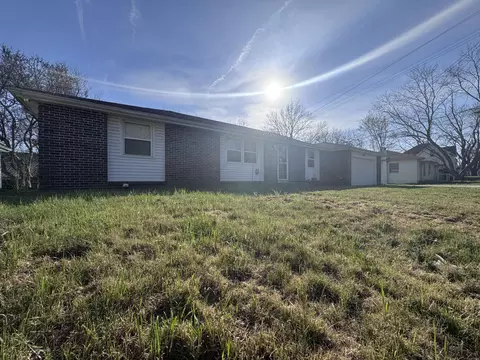 Exterior - 207 E Meadow Ave, Crane, MO 65633 photo 5 of 17
