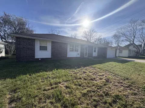 Exterior - 207 E Meadow Ave, Crane, MO 65633 photo 6 of 17