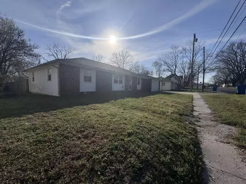 Exterior - 207 E Meadow Ave, Crane, MO 65633 photo 7 of 17